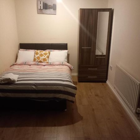 Lovely Shared 3 Bed Home Near The Thames Thamesmead  Eksteriør billede
