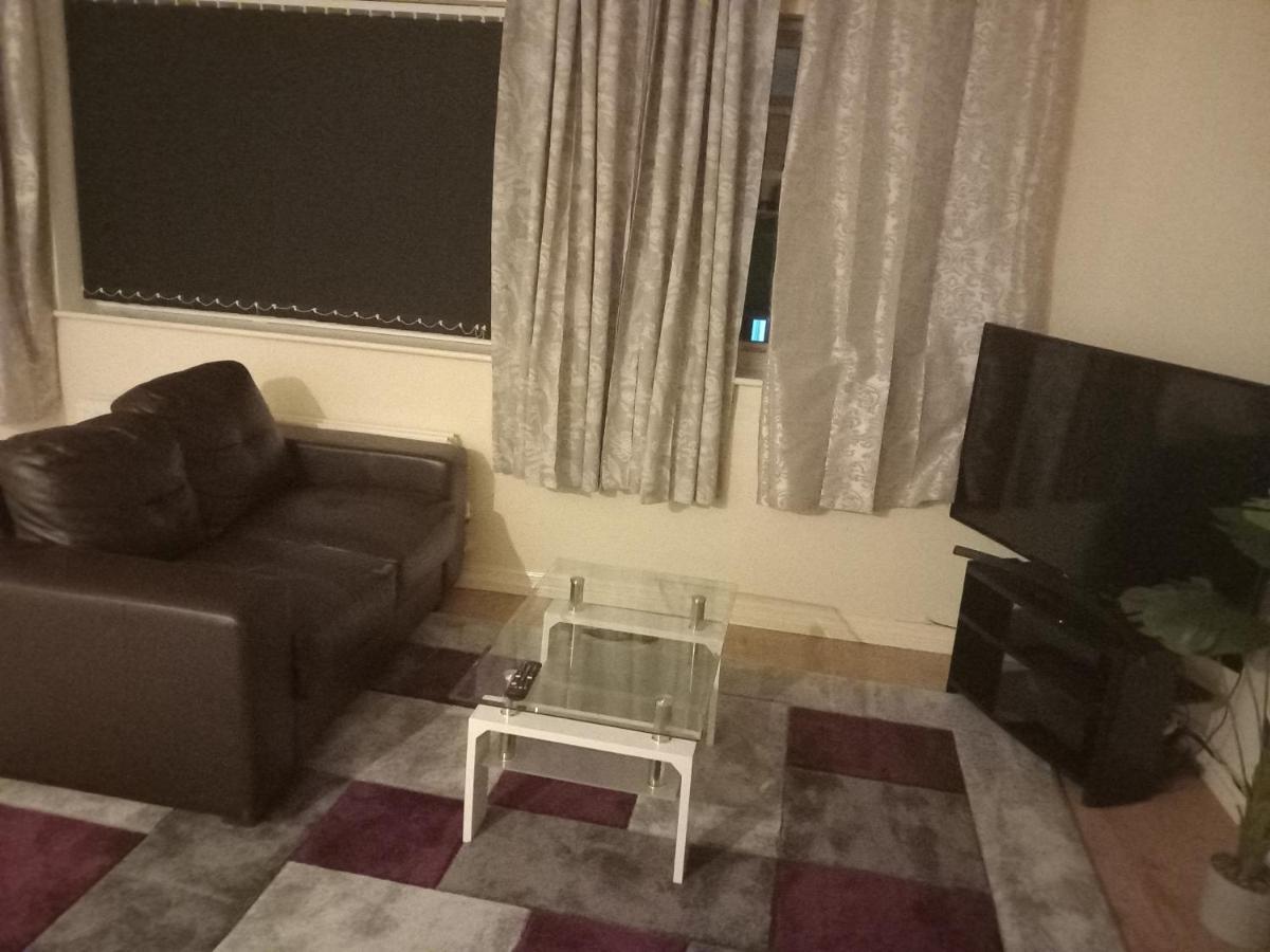 Lovely Shared 3 Bed Home Near The Thames Thamesmead  Eksteriør billede