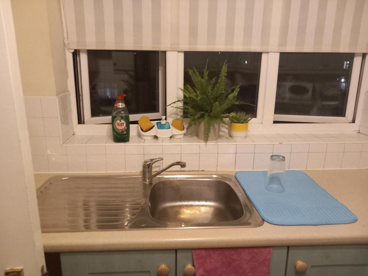 Lovely Shared 3 Bed Home Near The Thames Thamesmead  Eksteriør billede