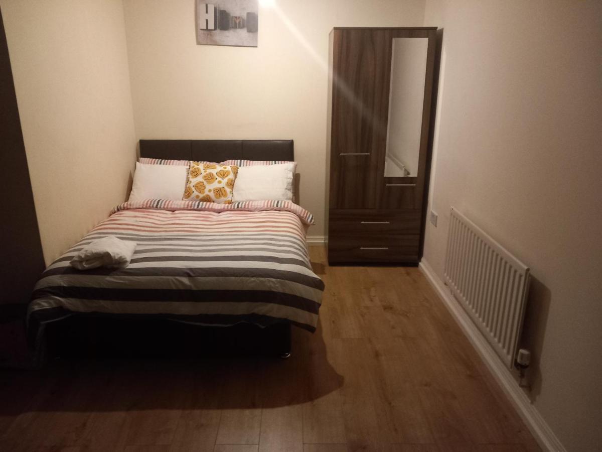 Lovely Shared 3 Bed Home Near The Thames Thamesmead  Eksteriør billede